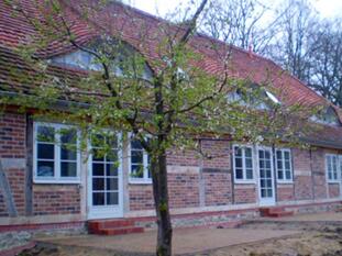 Mecklenburg Vorpommern Grammendorf Gastarbeiterkate mit Naturgarten