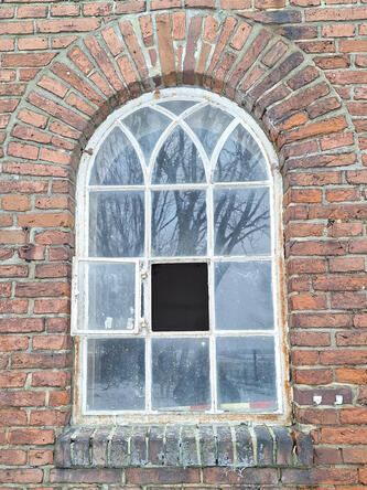 Die Fenster zieren die Fassade eines Gulfhauses © Julia Ricker, Interessengemeinschaft Bauernhaus